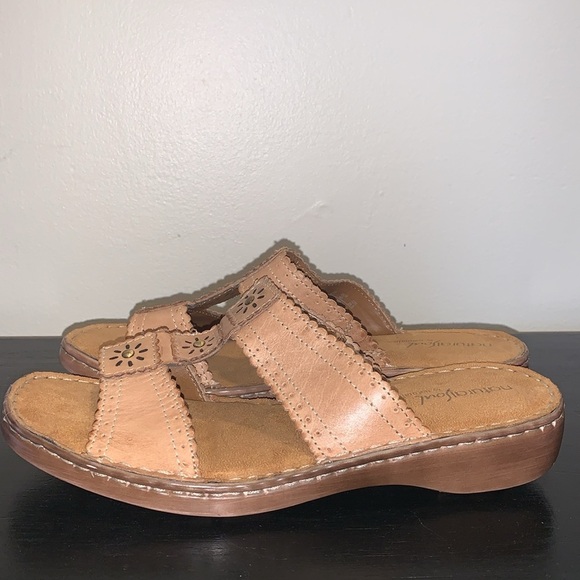 NWOT Natural Soul by Naturalizer. Size 8.5. Sandals.  Leather.  Calico. - Picture 3 of 8
